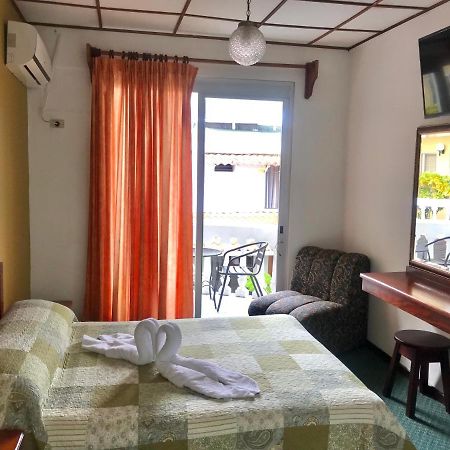 Hotel Malinche Quepos Bagian luar foto
