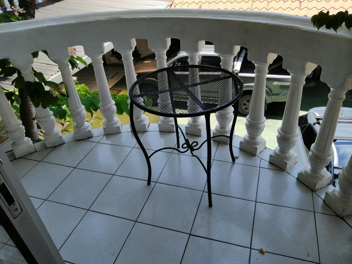 Hotel Malinche Quepos Bagian luar foto