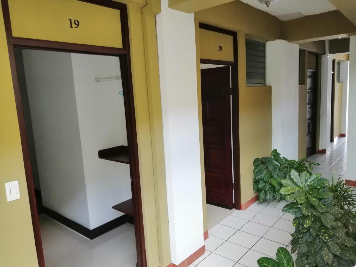 Hotel Malinche Quepos Bagian luar foto
