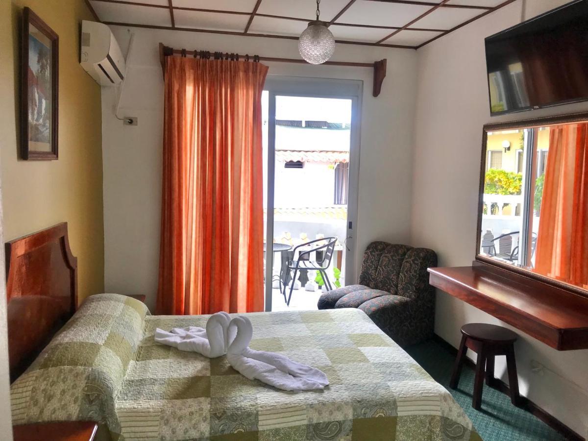 Hotel Malinche Quepos Bagian luar foto