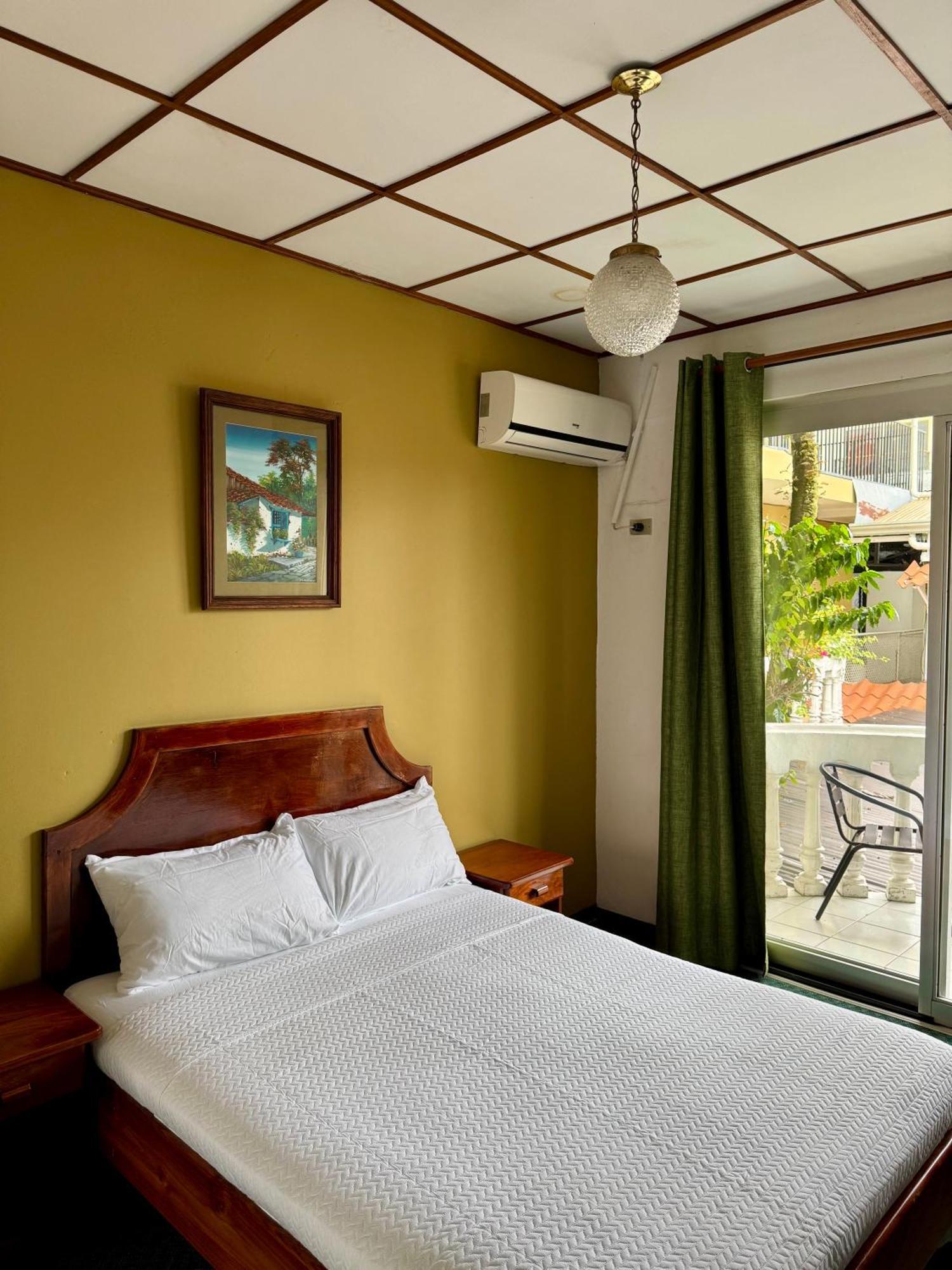 Hotel Malinche Quepos Bagian luar foto