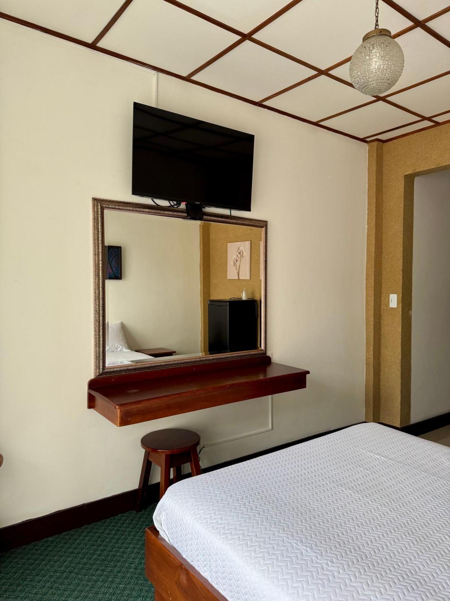 Hotel Malinche Quepos Bagian luar foto