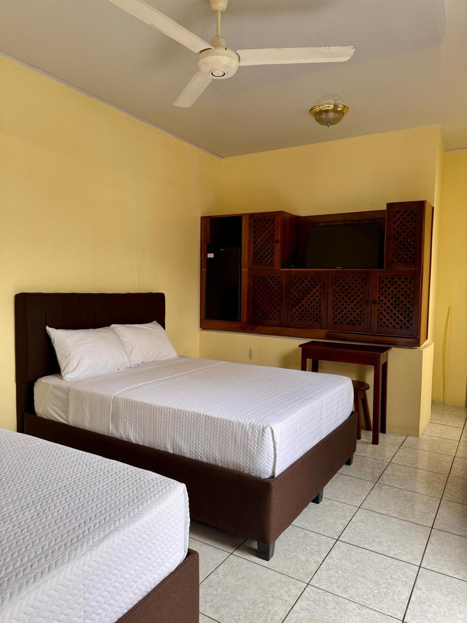 Hotel Malinche Quepos Bagian luar foto
